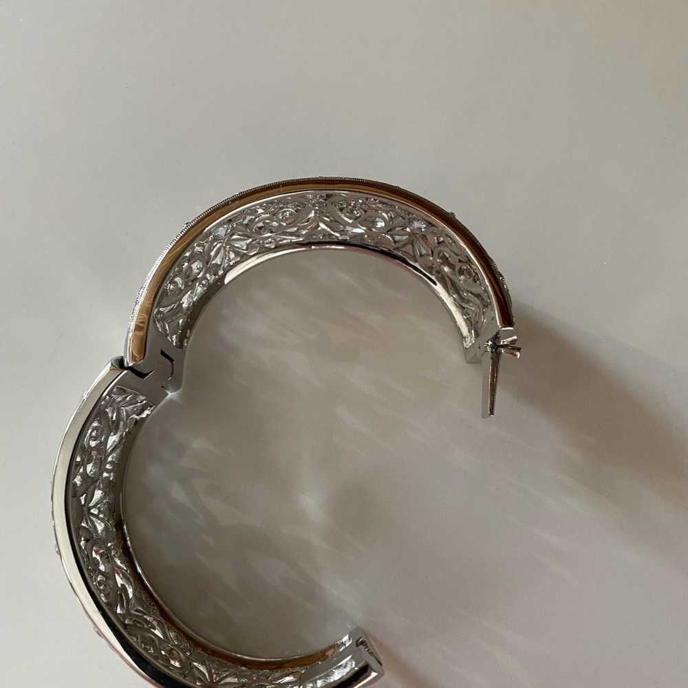 Elegant Silver Filigree Bracelet - Picture 3 of 4